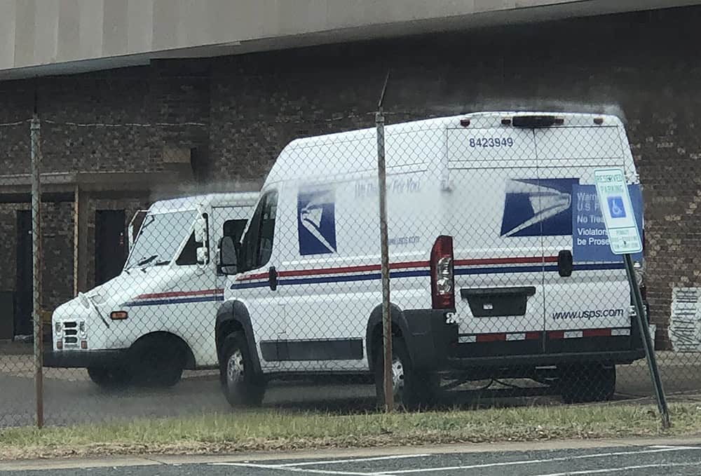 picture of USPS mail delivery vans