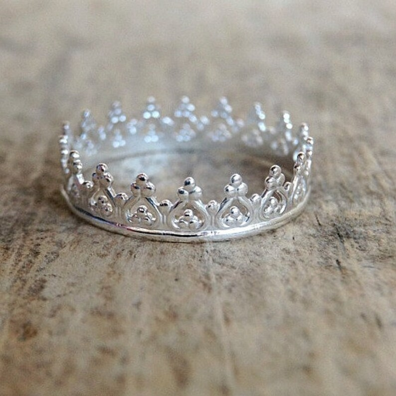 silver ring that looks like a crown