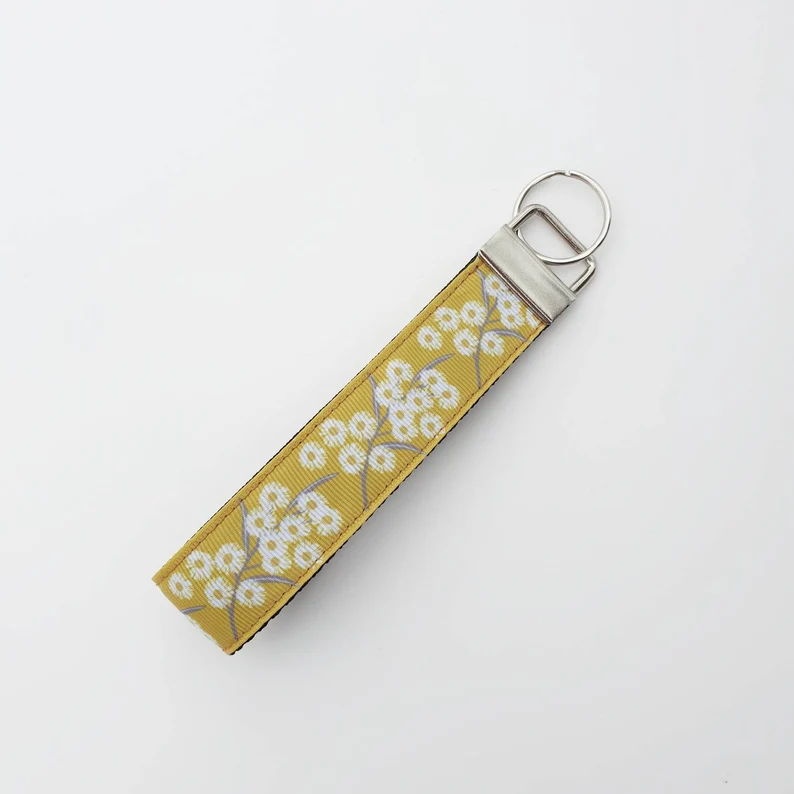 daisy keychain
